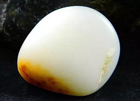 见惯了宝玉石，它的原石长啥样？有些毫不起眼，捡到千万别丢……