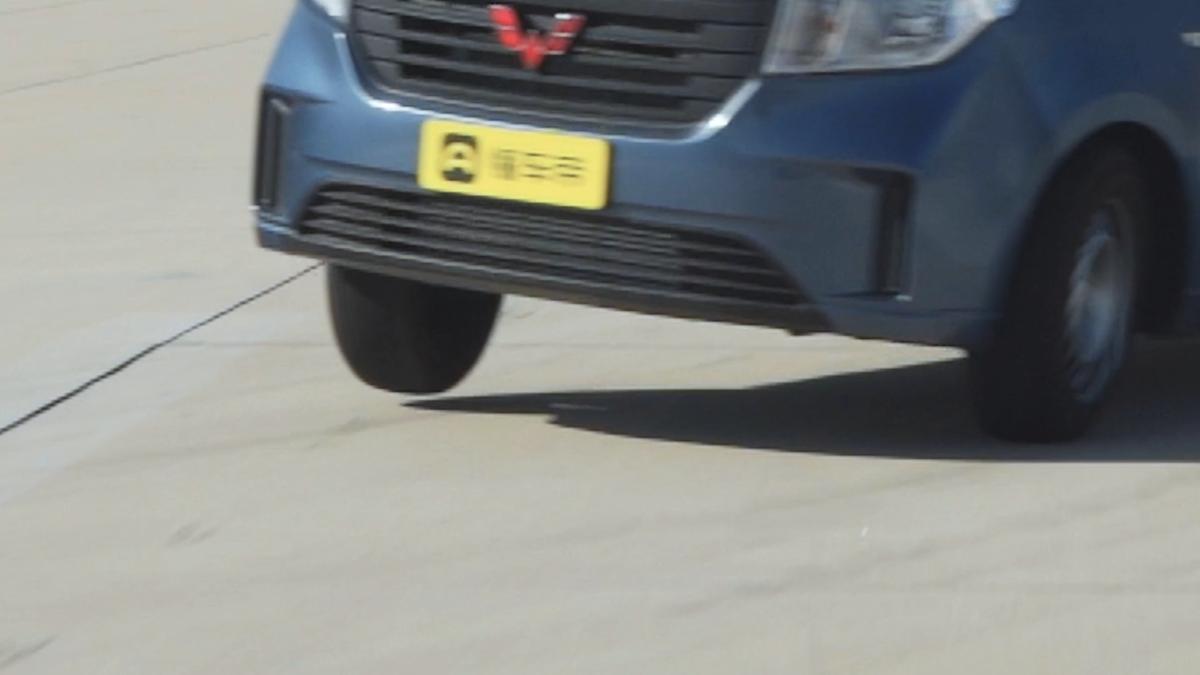 国民神车再升级试驾五菱宏光plus,最新款五菱宏光plus详细讲解