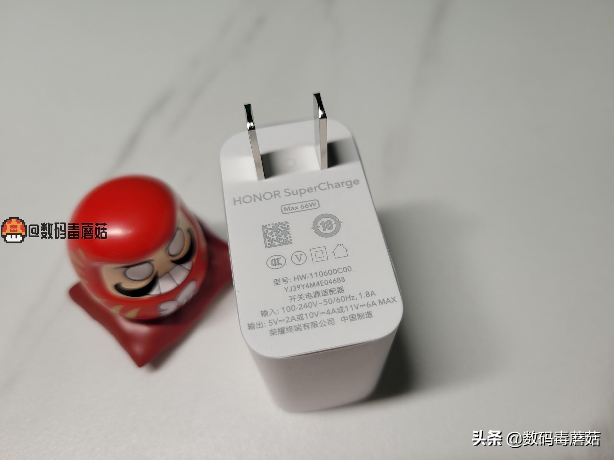 荣耀play5防水测试,轻薄便携式无线充电