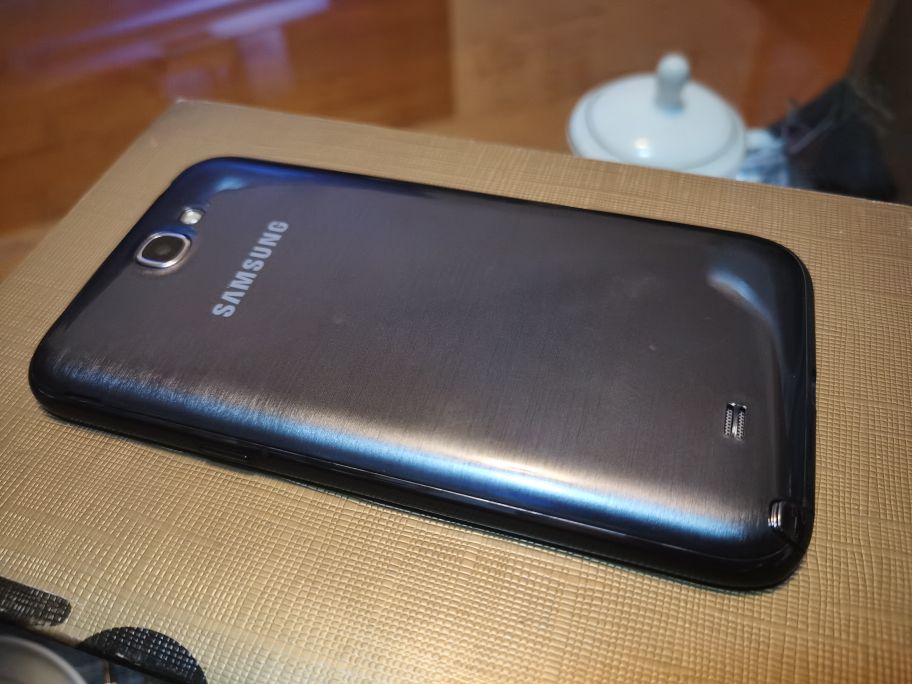 今天“断舍离”,收拾出来12部老手机,咋处理呢?