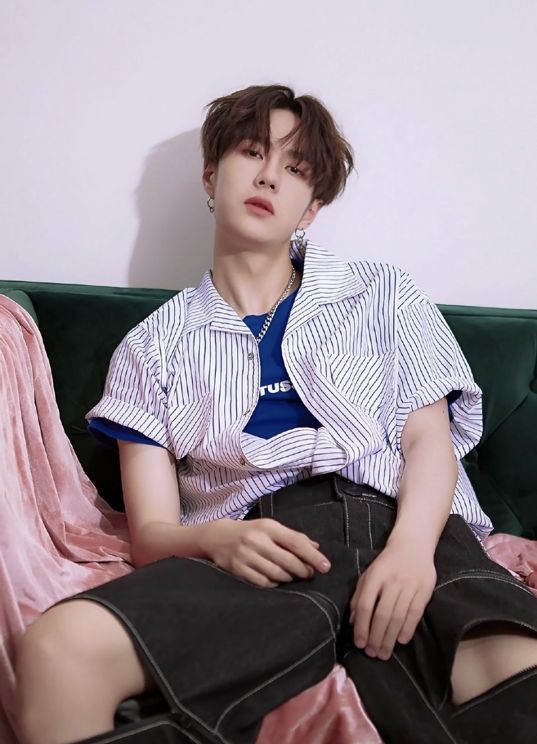 王一博西装复古风,王一博的心头肉