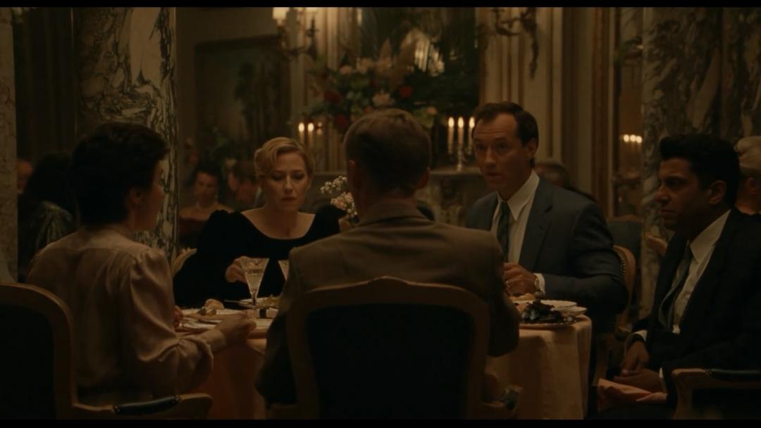 凡尔赛学经典反例，这部电影讲述了虚假繁荣的极端