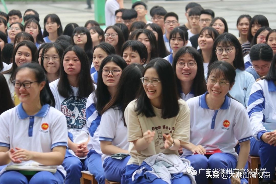 潮汕哪个学校校服最好看,潮汕校服排名前十