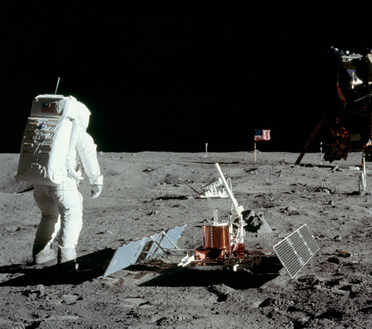 月球是个空心的星球吗为什么,月球是自然形成的还是外星人产物