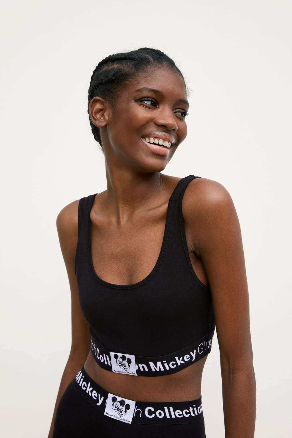 优衣库与kaws联名t恤 (优衣库kaws联名t恤图片)