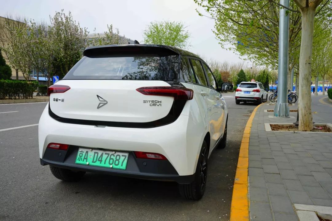 新特DEV1试驾体验：续航300落地7万，不靠补贴也能打？