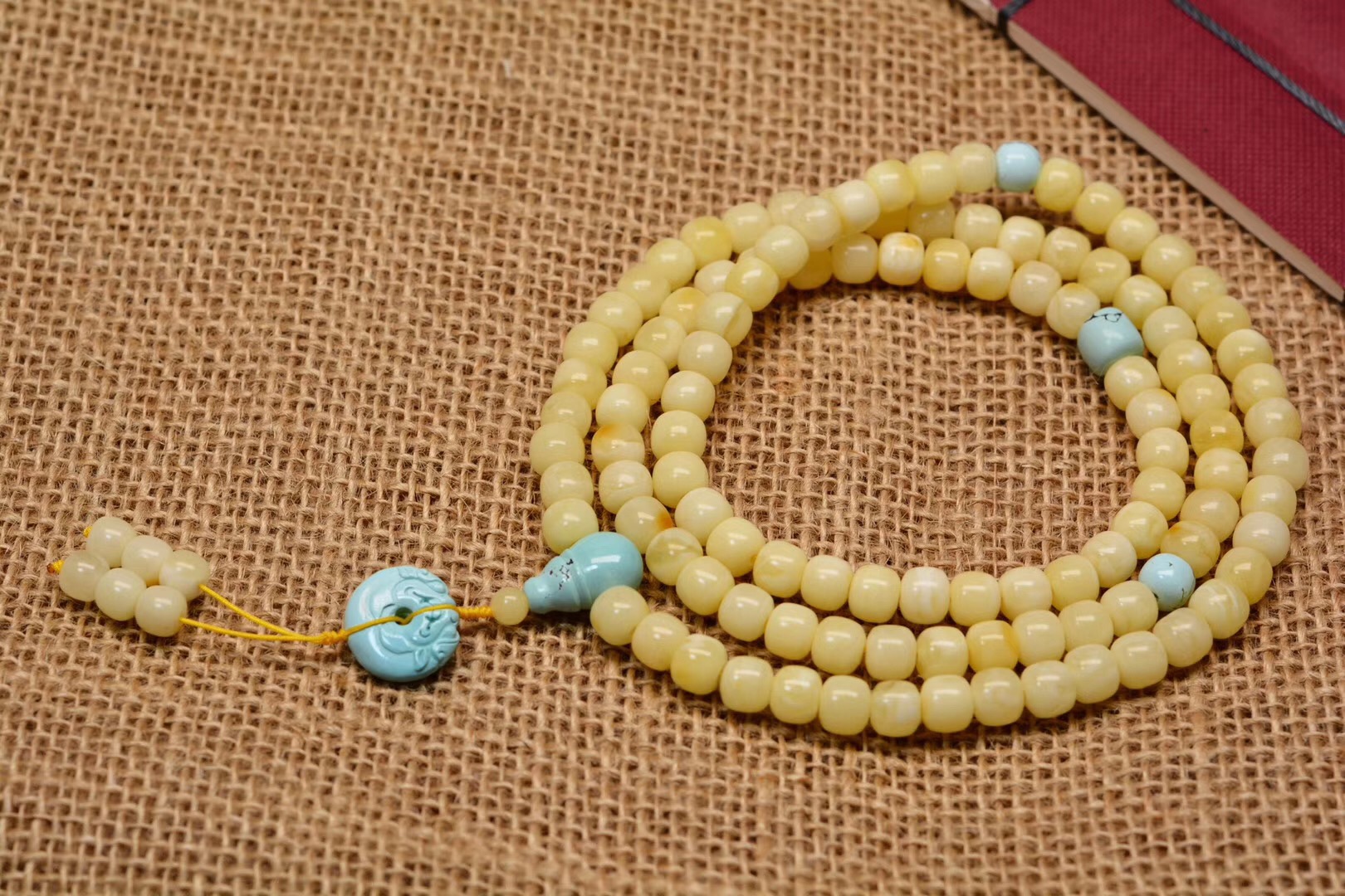 文玩手串配饰详解及搭配技巧大全,文玩手串配饰详解及搭配技巧