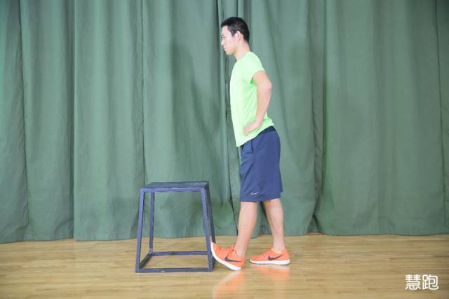 小臂拉伸细节,跳绳热身拉伸动作细节