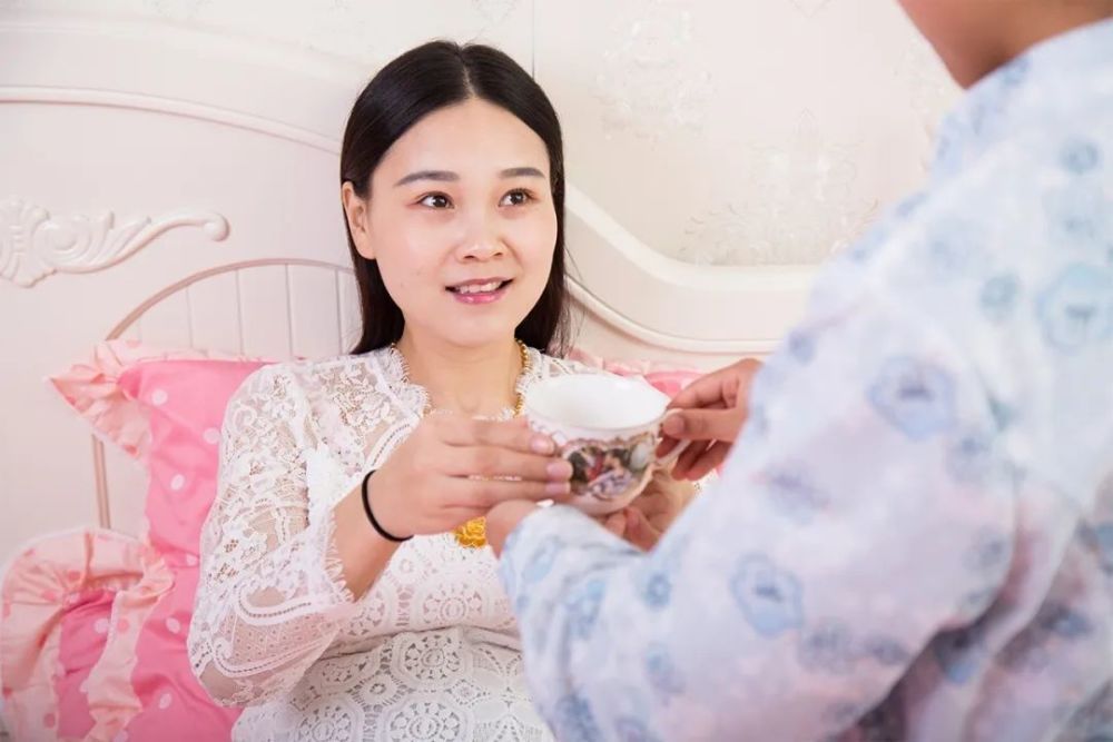 顺产宝妈产后两天中午吃什么好,顺产产后怎么护理