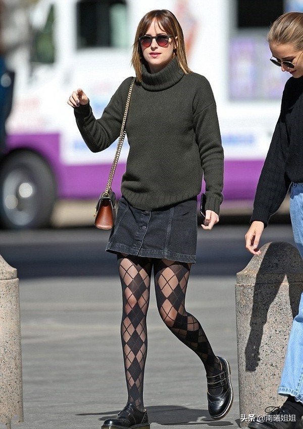 缩口裤怎么搭配高级,宽松裤怎么搭配才好看