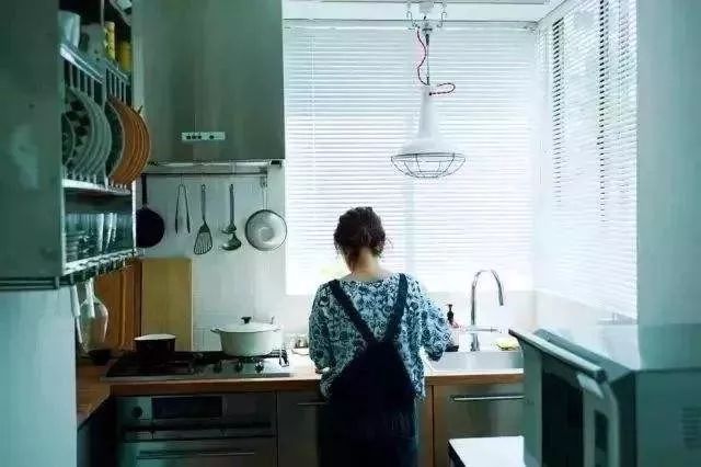 厨房热到爆怎么办,厨房热有什么办法解决