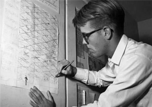 长期不睡觉有什么反应,晚上一直不睡觉对身体有什么坏处