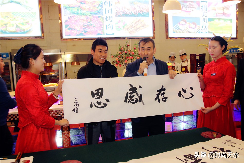 天水“轮胎哥”出发*藏西**,金龙大酒店携媒体、粉丝送上祝愿