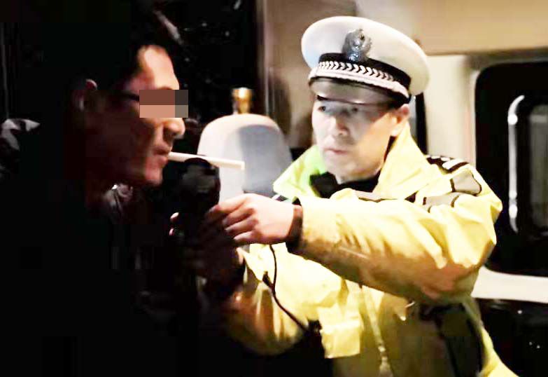 八一建军节向警营中的转业军人致敬