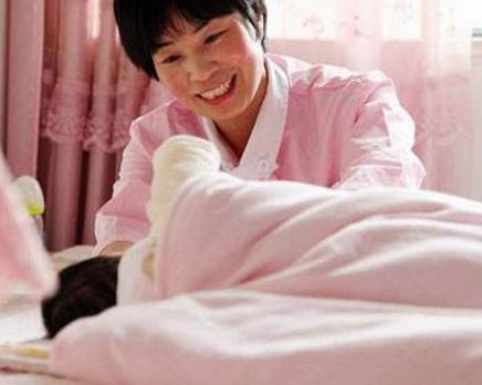 干保姆月嫂照顾老人哪个行业好,请月嫂还要老人帮忙吗