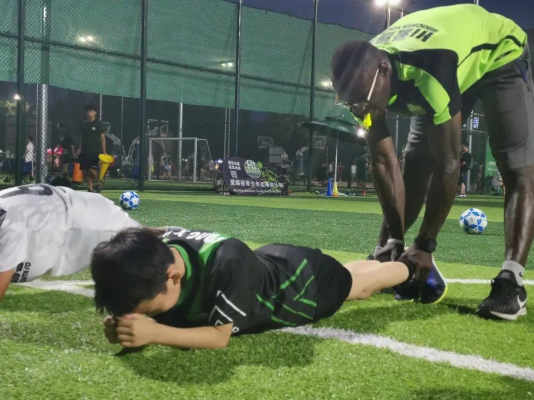 爱踢客足球俱乐部,爱踢客足球兴趣班