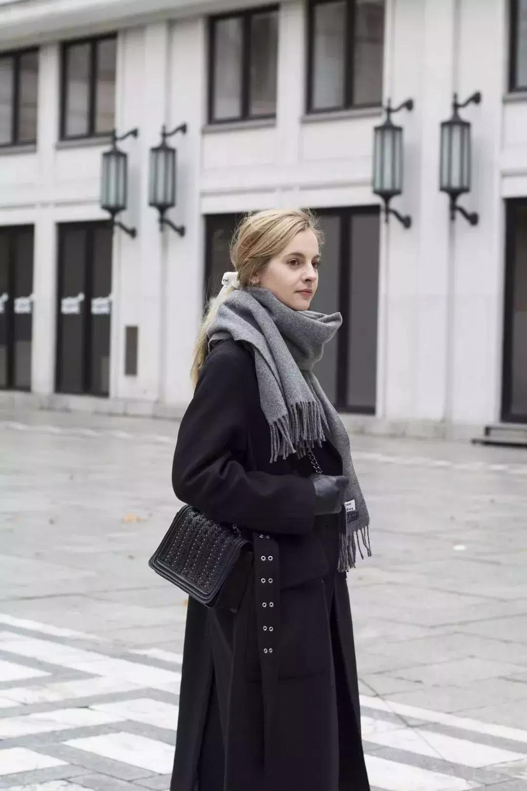 围巾怎么挑选适合自己的,买围巾又好看又简单