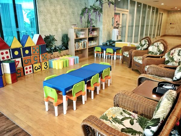 这家酒店有全台唯一「乌龙院主题房」，还能在馆内开赛车