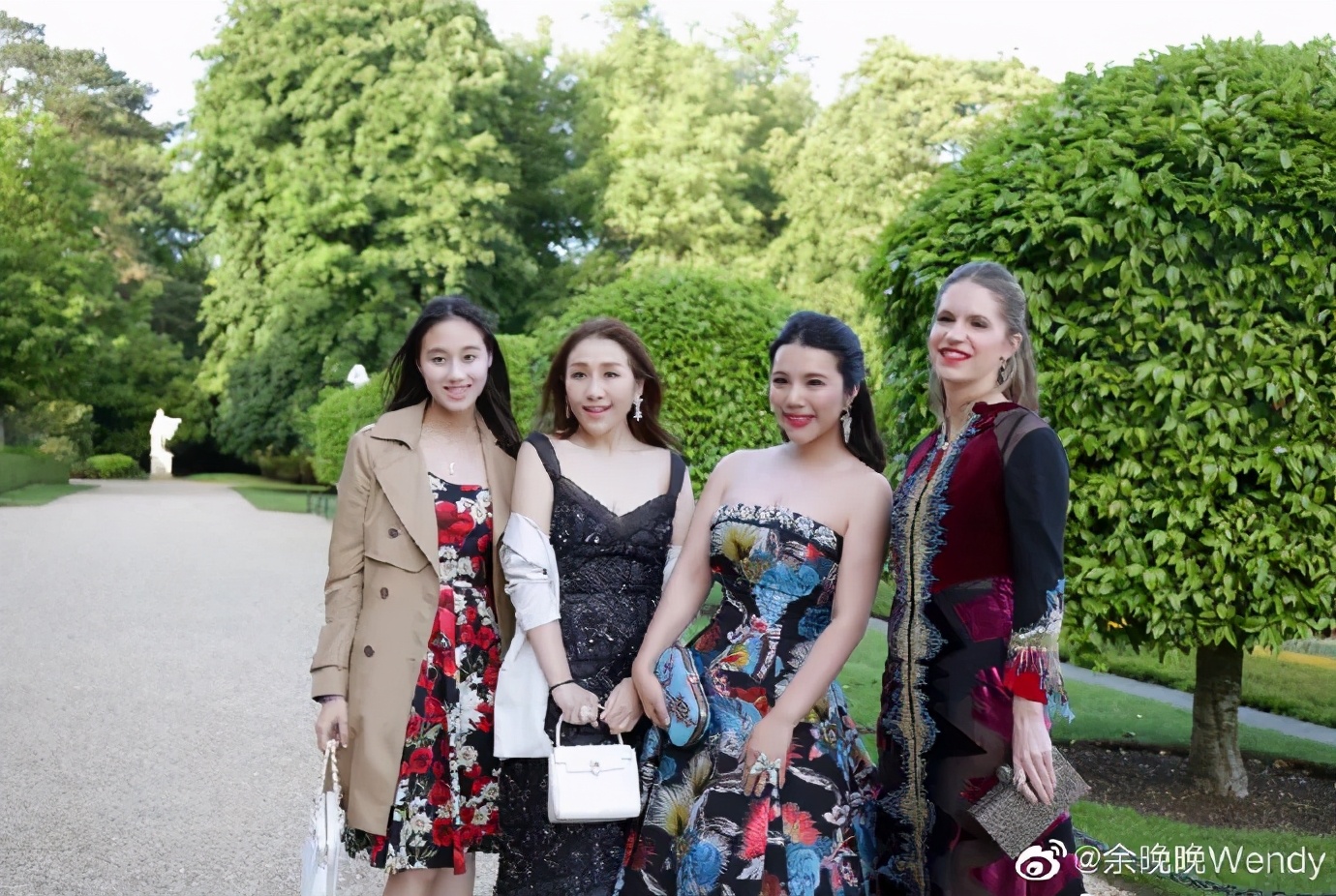 何超盈的闺蜜,何超琼300亿身家其它姐妹家产多少