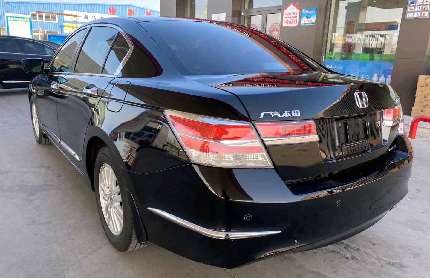 小伙花1万块钱买了一辆二手车,小伙花9万买了台国产车