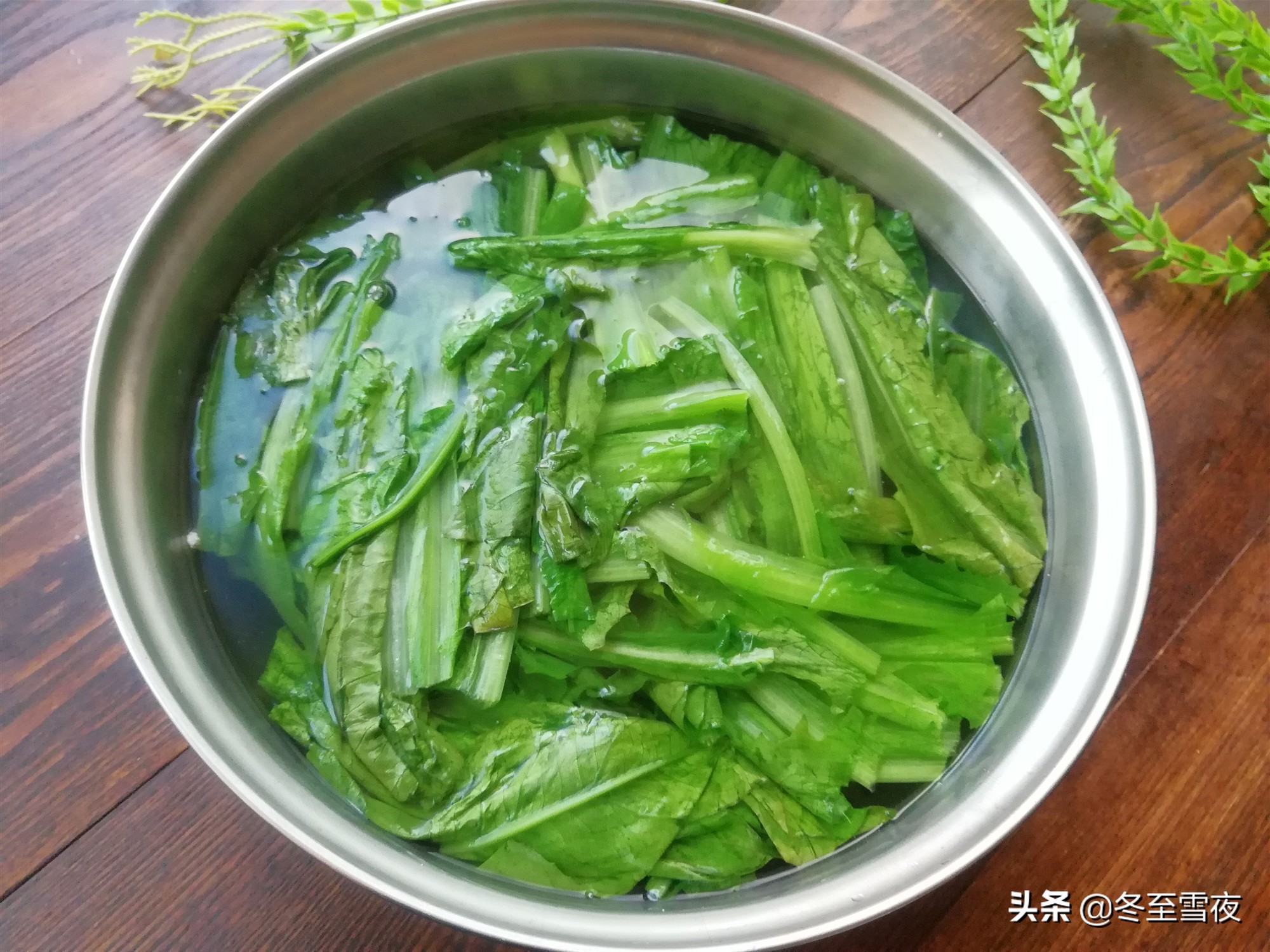 春季吃的这道时令菜清脆又爽口,春天多吃这菜清香脆嫩还去火