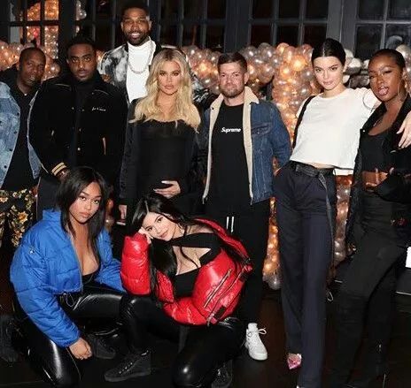 双十一大牌羽绒服打折,双十一购物狂欢节冲锋衣冬