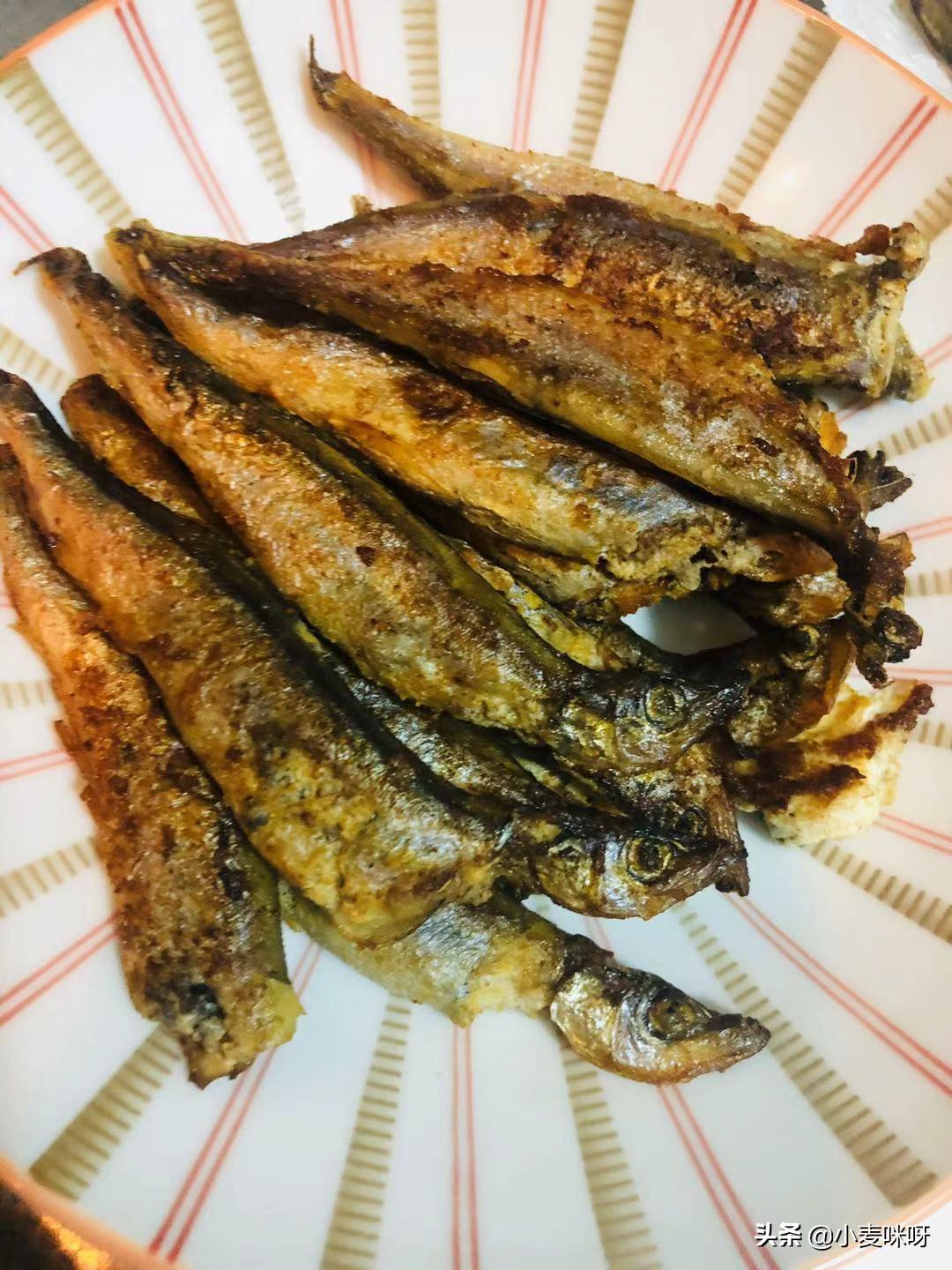 遇见了美好，万物都会变得温柔动人，今天吃香煎多春鱼