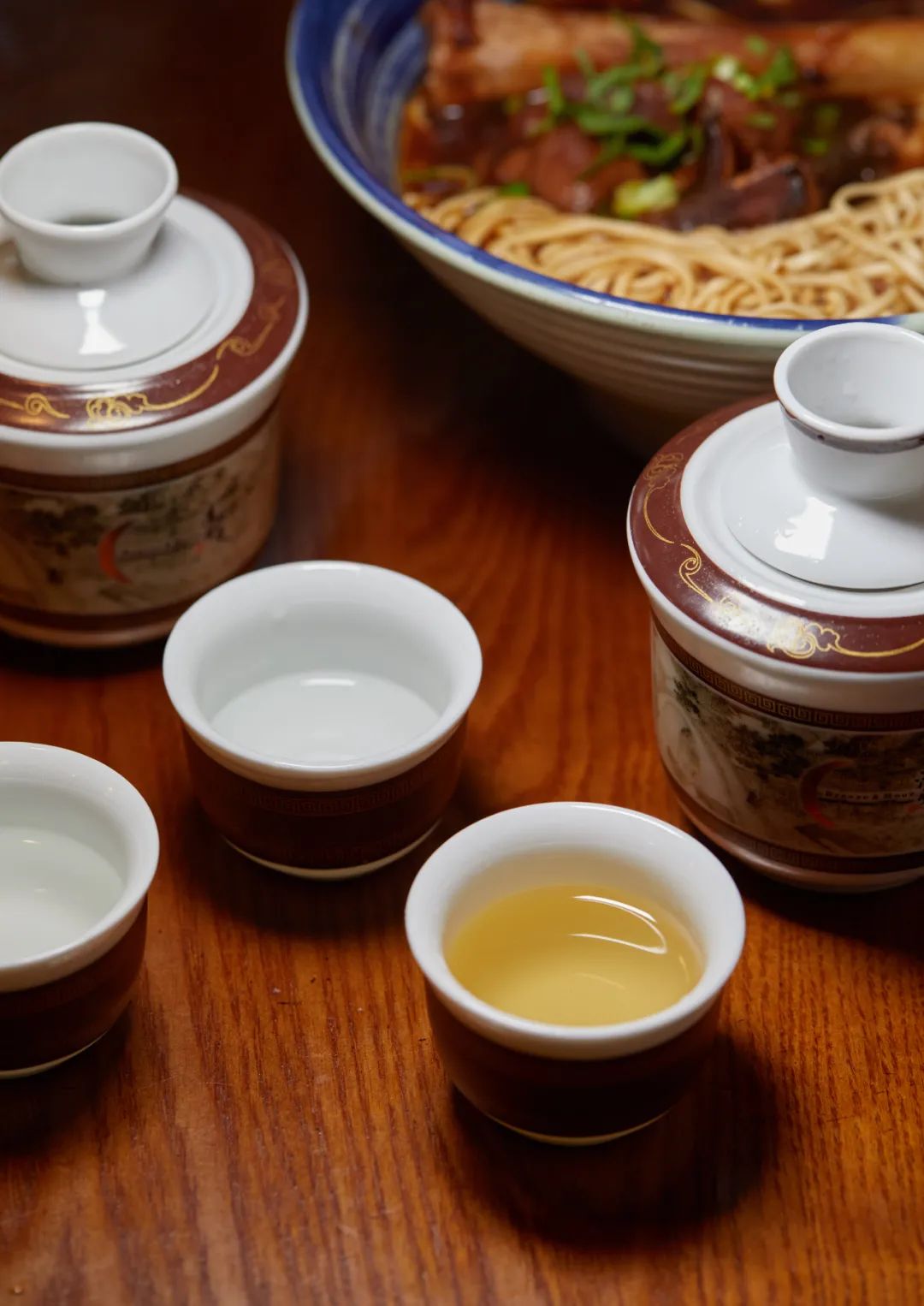 一到10月挤破头，这小镇也太好吃了吧