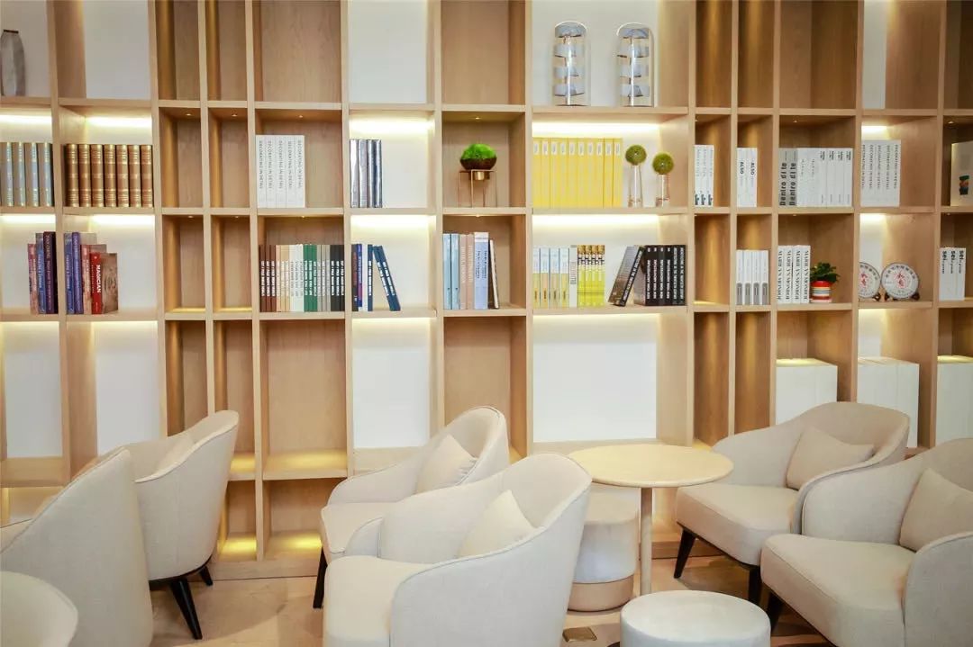 雅戈尔服装业务现状,雅戈尔服饰历年营业额