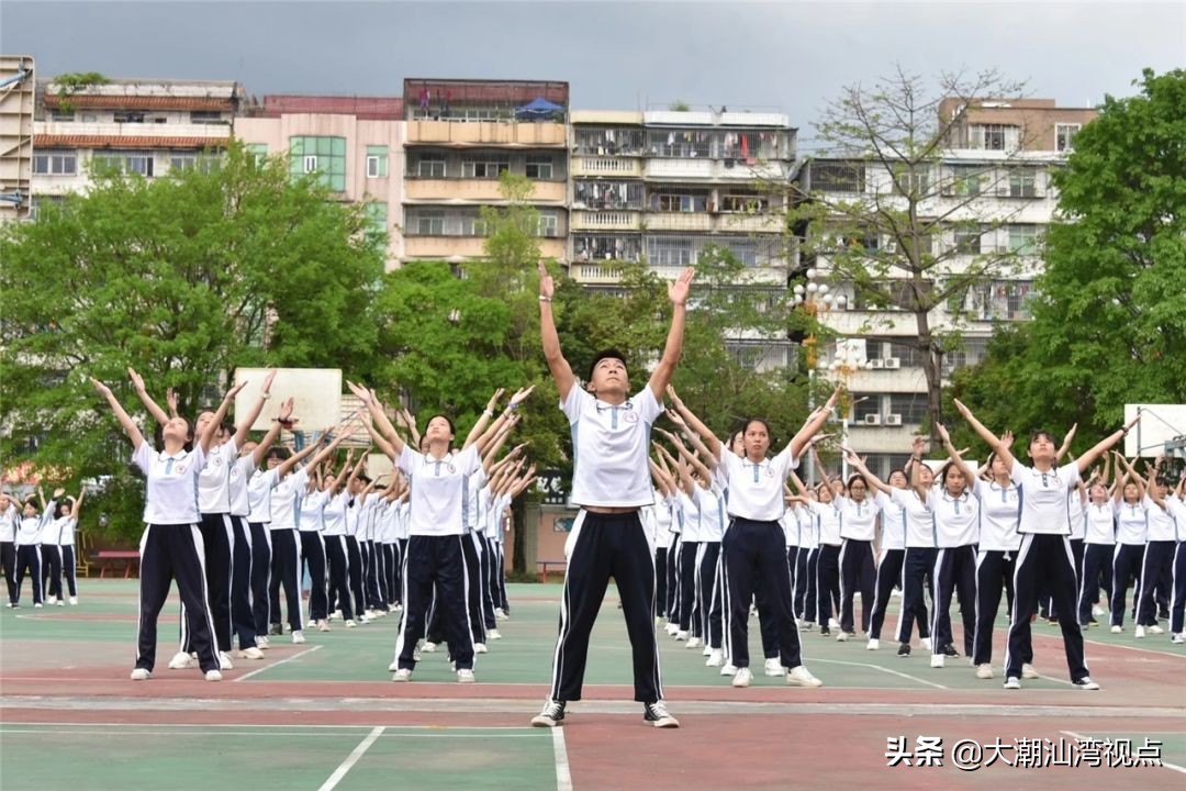 潮汕哪个学校校服最好看,潮汕校服排名前十