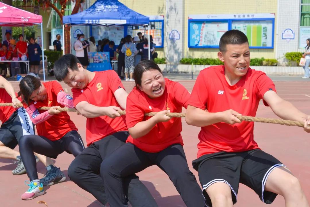 “老师，你拔河的样子真美！”“谁拍的赶紧撤！！！”