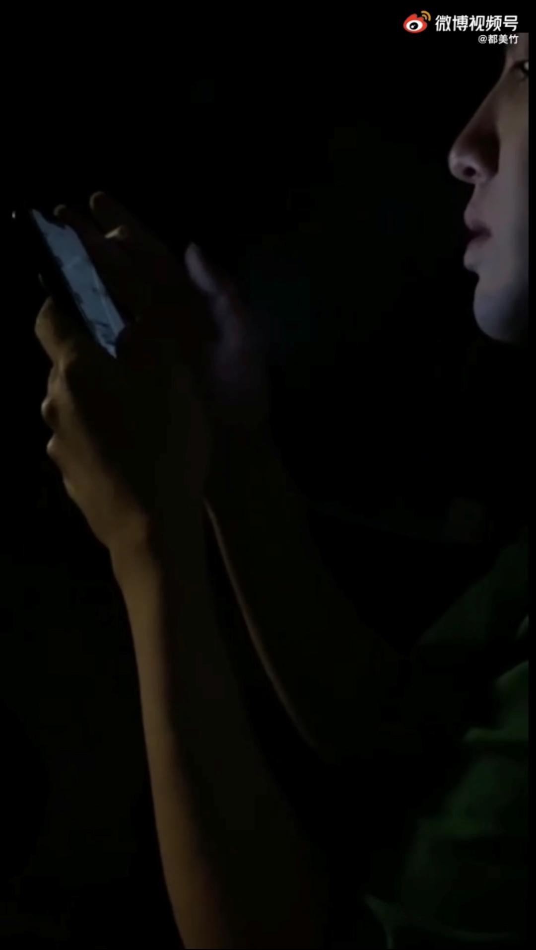 爆料吴亦凡诱骗未成年,她要报警?