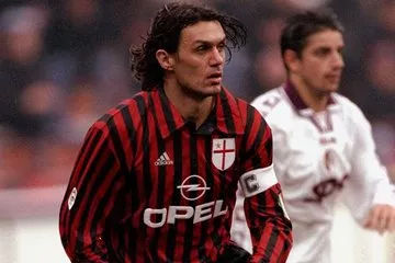 天下足球十大催泪解说可投屏,天下足球十大催泪解说内维尔