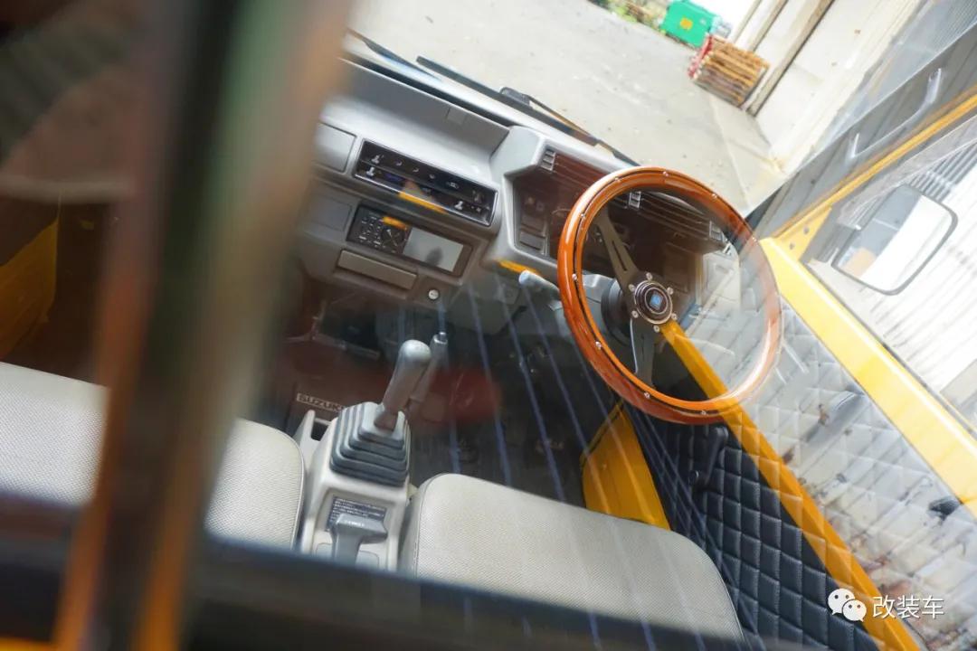 中置四驱五速手动的双门超跑,今晚我在秋名山等你