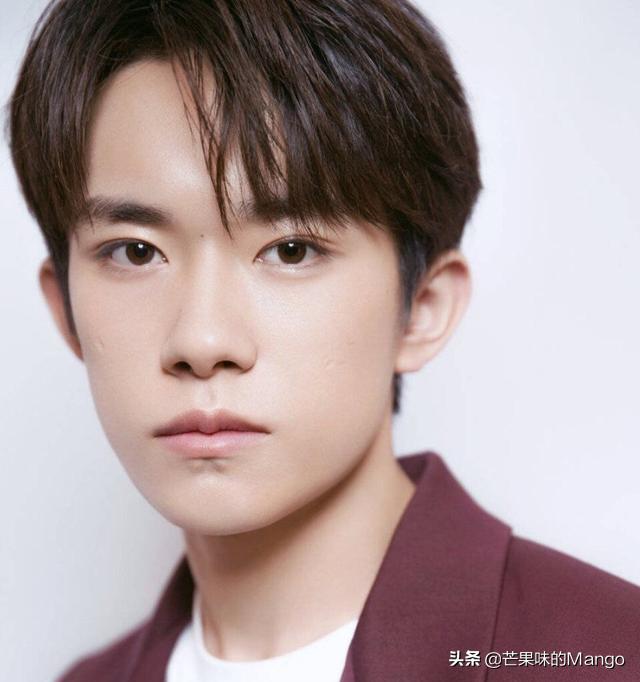 吴宣仪眼妆画法,林品如化妆涂口红