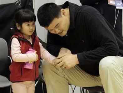 姚明家族基因多高,姚明的身高和他爸爸