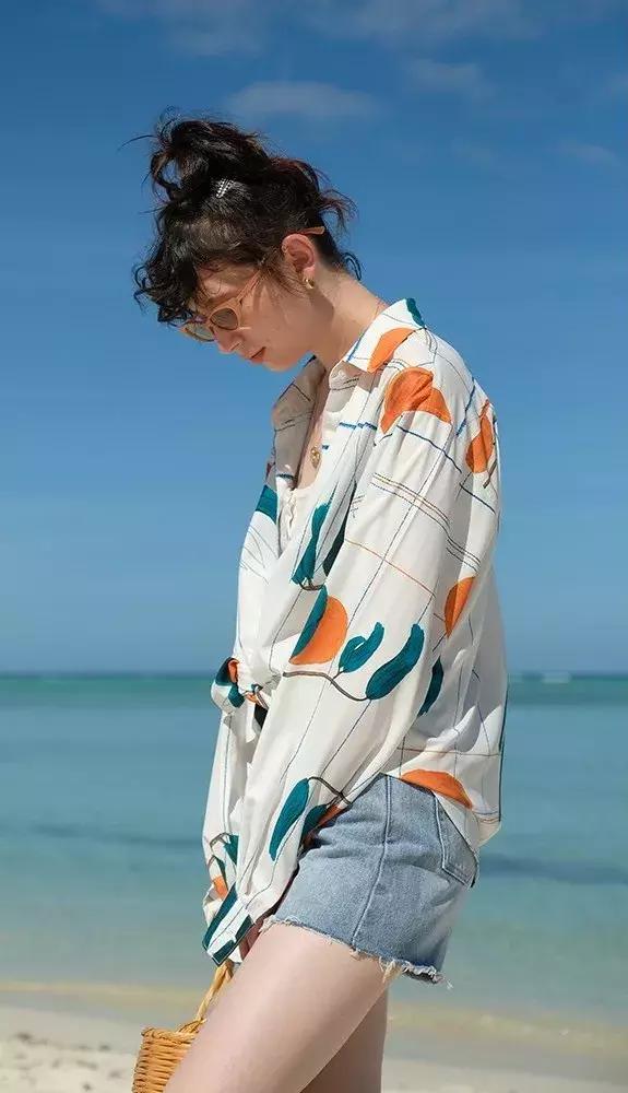 碎花衬衫和白衬衫哪个更好看,雪纺衬衫女夏季碎花领妈妈款