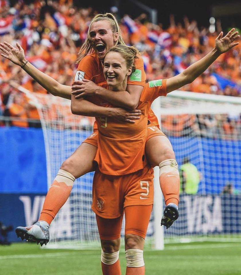 荷兰女足米德玛8:2大胜中国 (米德玛可以打破荷兰足球吗)