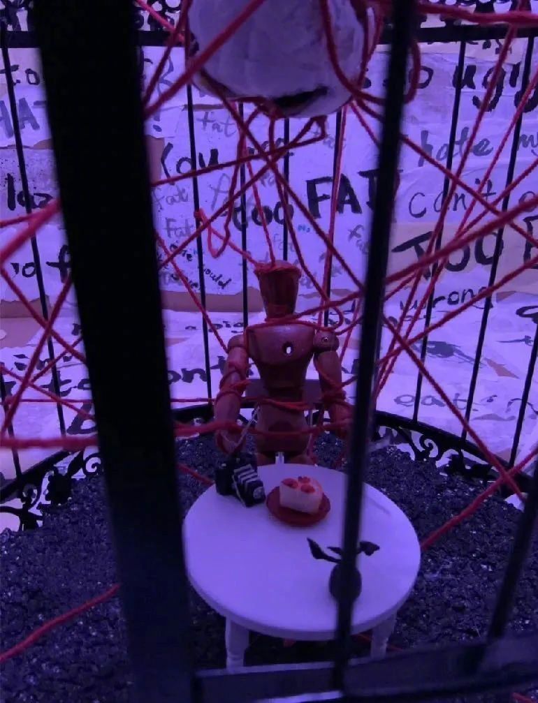 她用女性身体做展：我们瘦够了