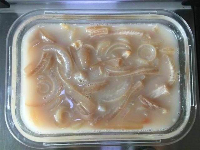 猪皮冻做法一碗肉皮放几碗水,猪皮冻做菜