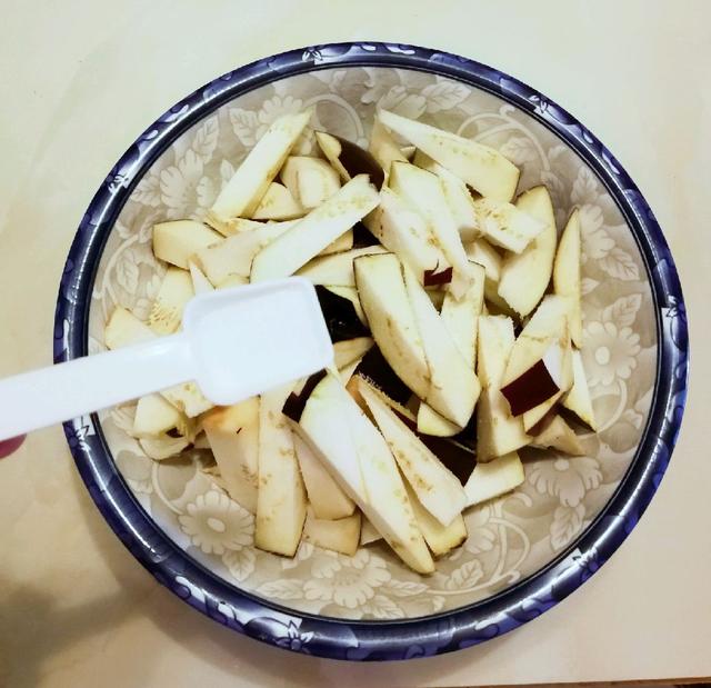 茄子怎么样炒不油腻而且好吃,为什么做的风味茄子发苦