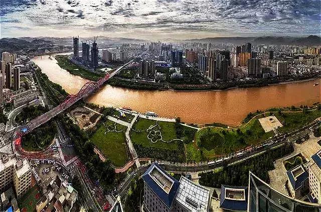 兰马跑团周末常规跑进行中,周日跑个半马说说