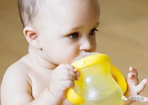 宝宝患有患奶瓶性龋齿怎么办?这四招帮你解决!
