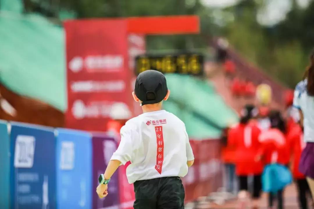 王珞丹成都活动,马拉松燃爆全城