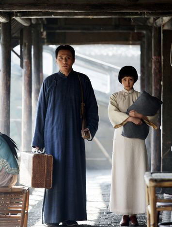 毛*东泽**敲响了“板仓杨寓”大门,一个圆脸大眼睛的少女出现在眼前