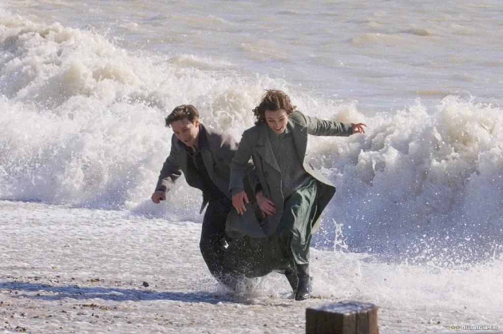 杨幂常常刮痧，腿细的人，活的也通透——肝经