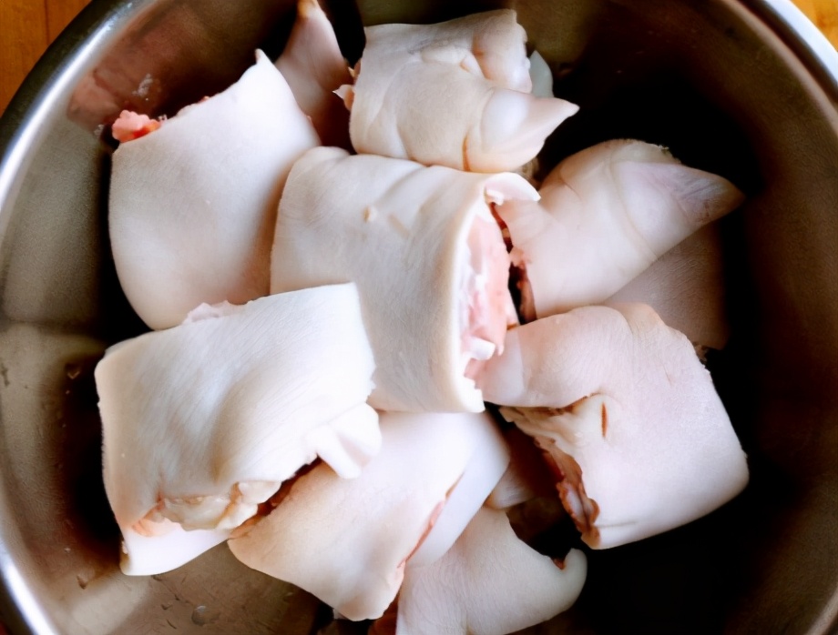 莲藕怎样炖软糯不发黑,莲藕炖多久才能粉糯好吃