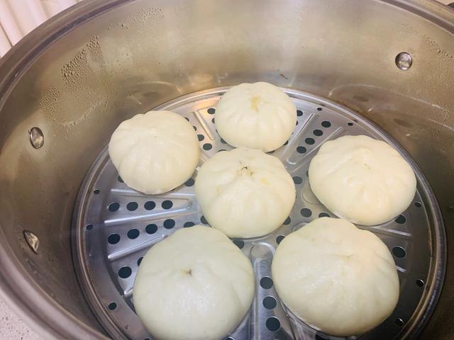 做包子一般包子蒸几分钟才会熟,包子怎么蒸暄软蓬松发面是关键
