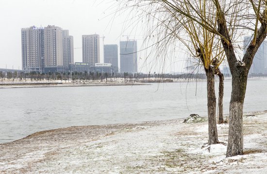 送她红围脖的男孩子,是个贼