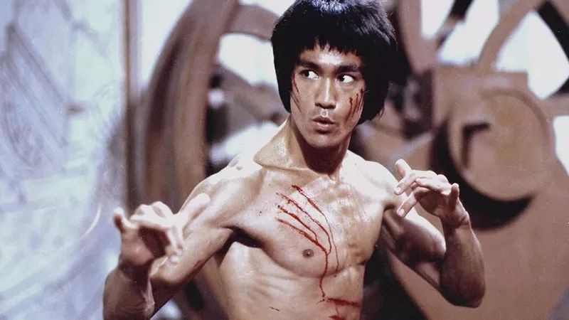 传奇巨星李小龙的死亡之谜,李小龙传奇死亡前兆